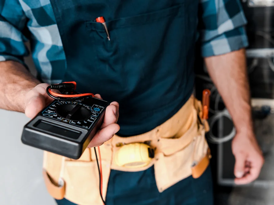 Mise aux normes par un électricien à Paris